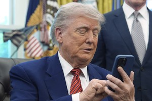 Trump's 25% tariffs threaten Apple, Samsung, global supply chains