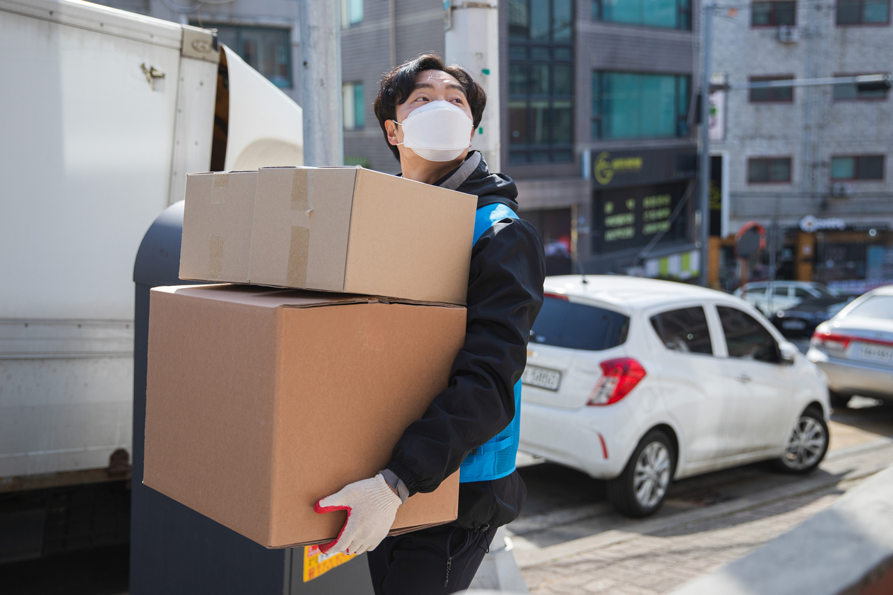 Major delivery companies will pause operations on June 3, the date of the presidential election, to protect workers’ right to cast their ballots. (123rf)