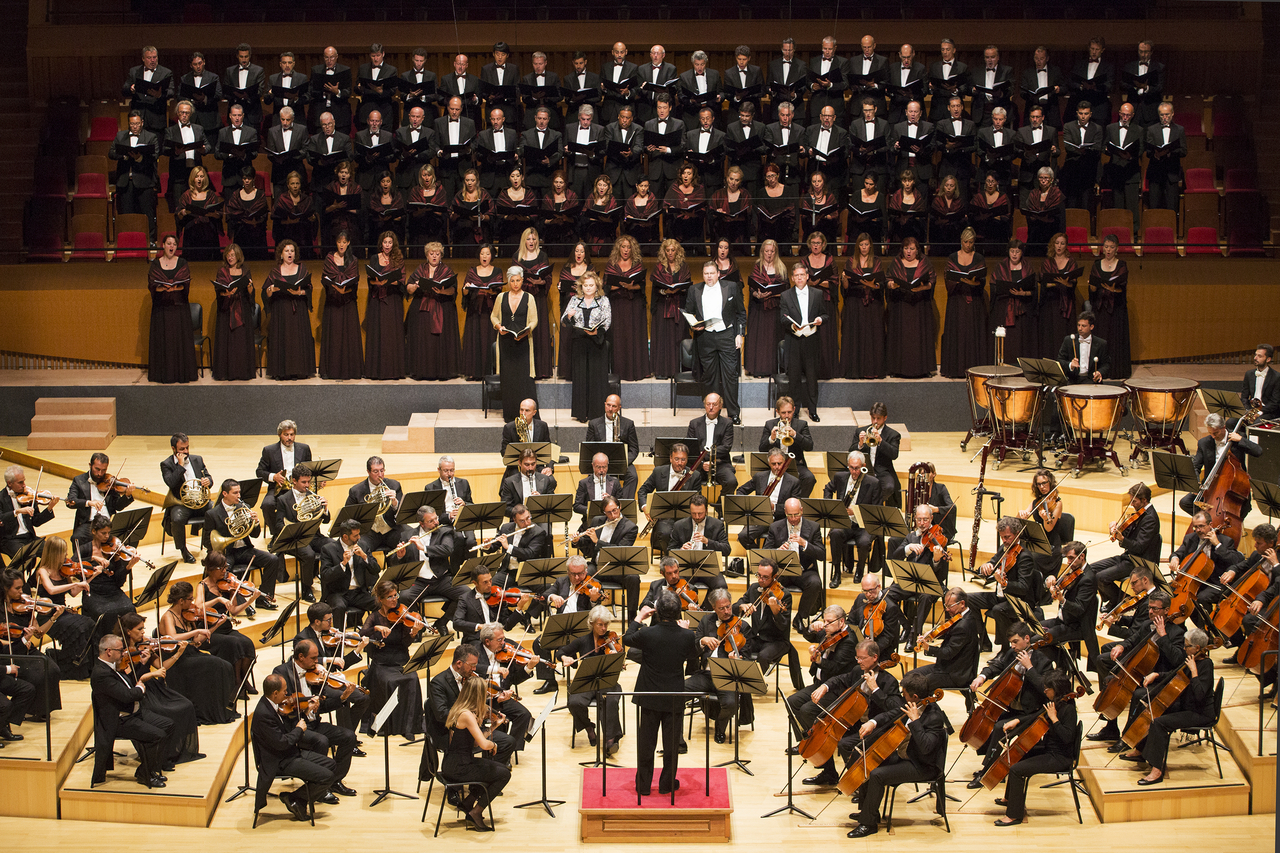 Maestro Chung Myung-whun leads eatro alla Scala Orchestra & Chorus during a concert at the Lotte Concert Hall in Seoul on Aug. 29, 2016. (Lotte Concert Hall)