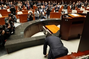 投票用の膝の上に