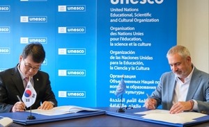 Korea, seeking key meeting, pledges W5b to UNESCO