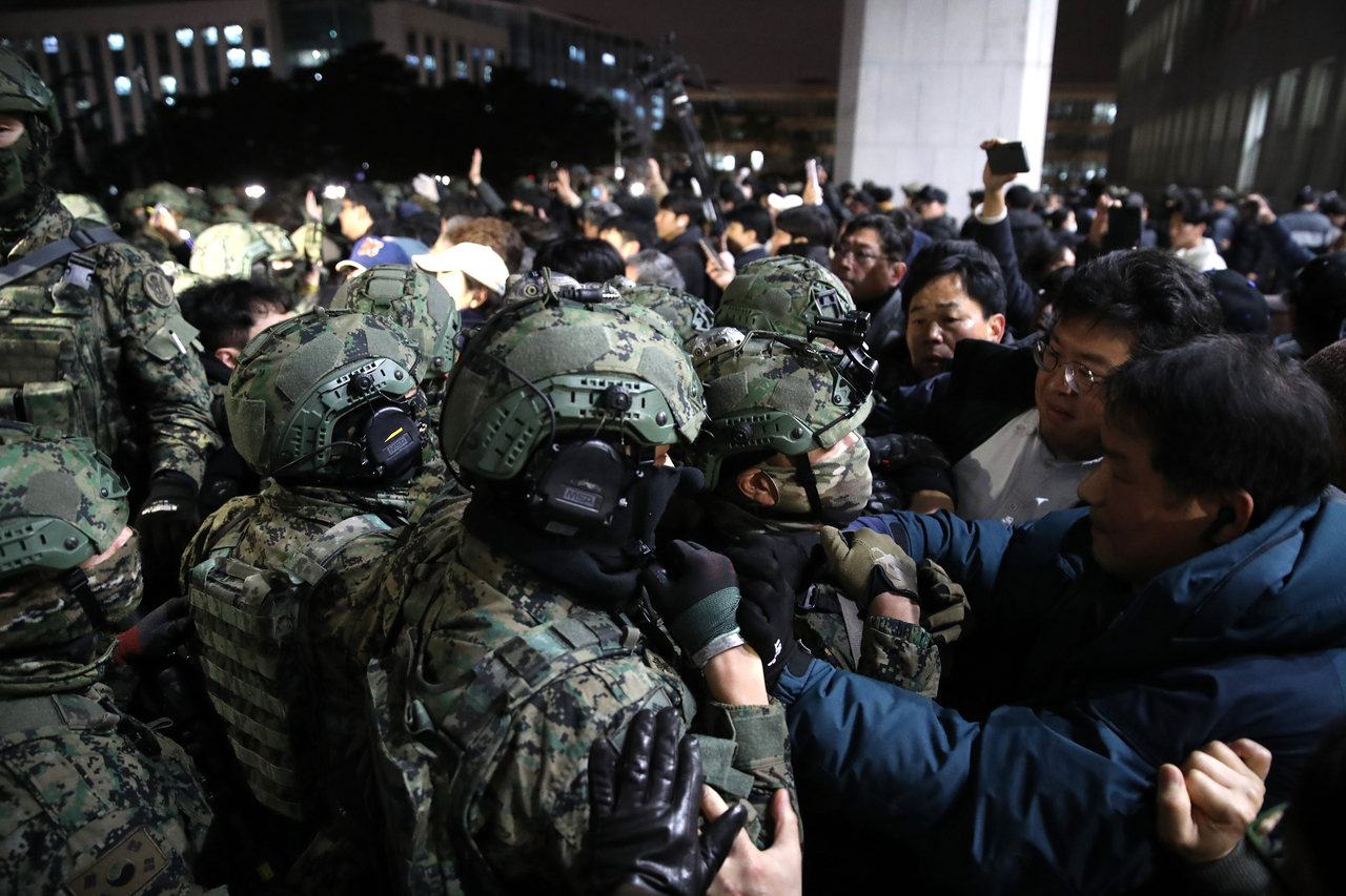 South Korean soldiers try get into the national assembly on December 04, 2024 in Seoul, South Korea. (Getty Images)