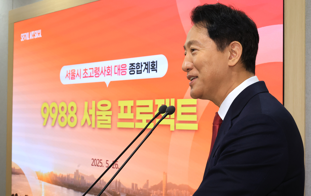Seoul Mayor Oh Se-hoon speaks during a press briefing at Seoul City Hall, Monday. (Yonhap)