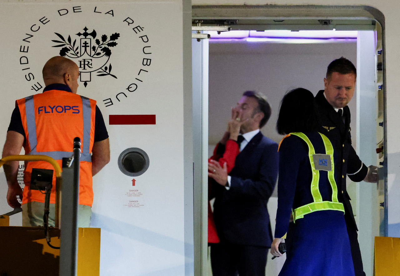 France's President Emmanuel Macron was pushed in the face by his wife Brigitte Macron as the couple arrived in Vietnam on Sunday.   Reuters-Yonhap