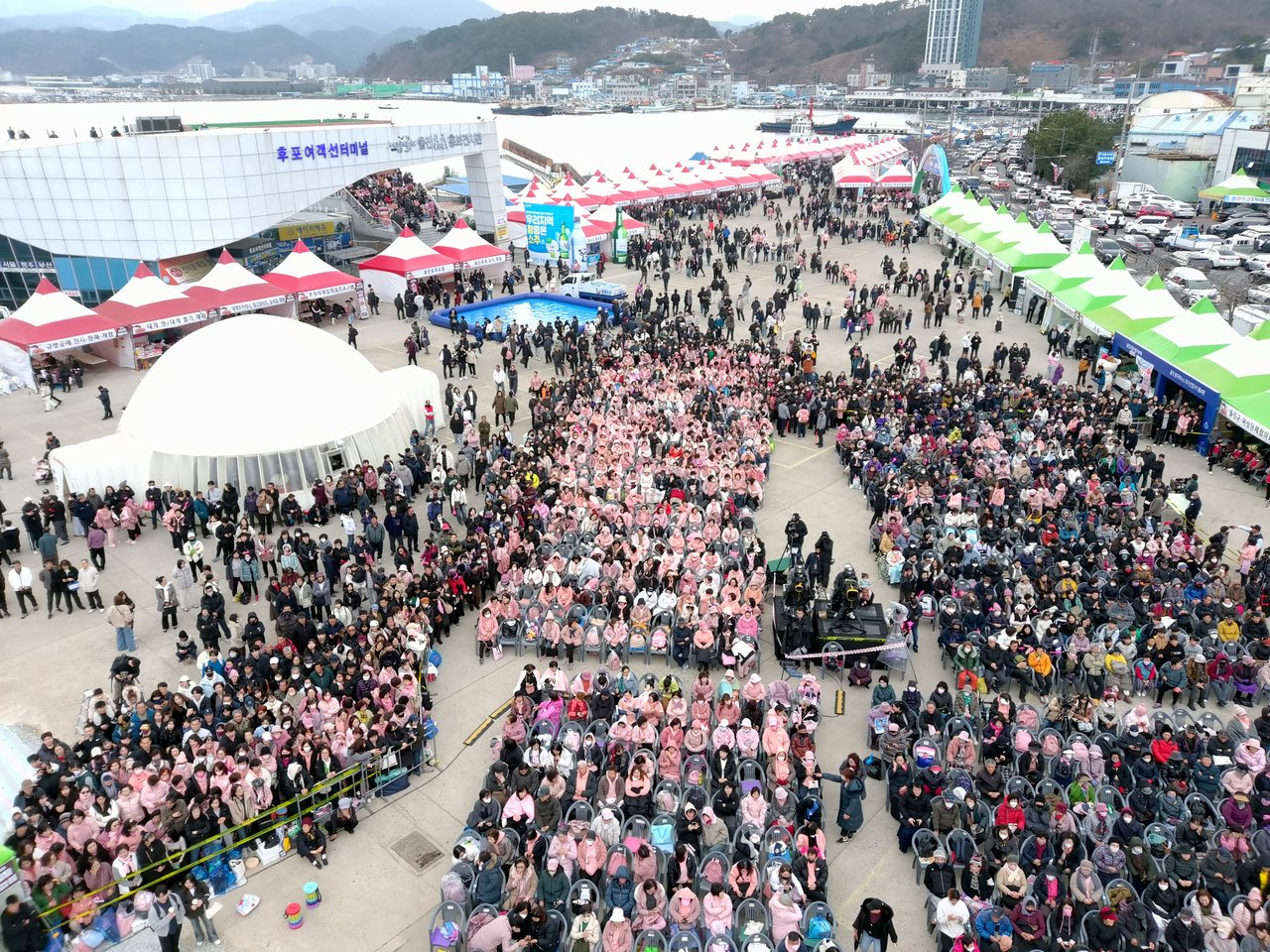 울진대게와 붉은 대게축제 모습 [울진군 제공]