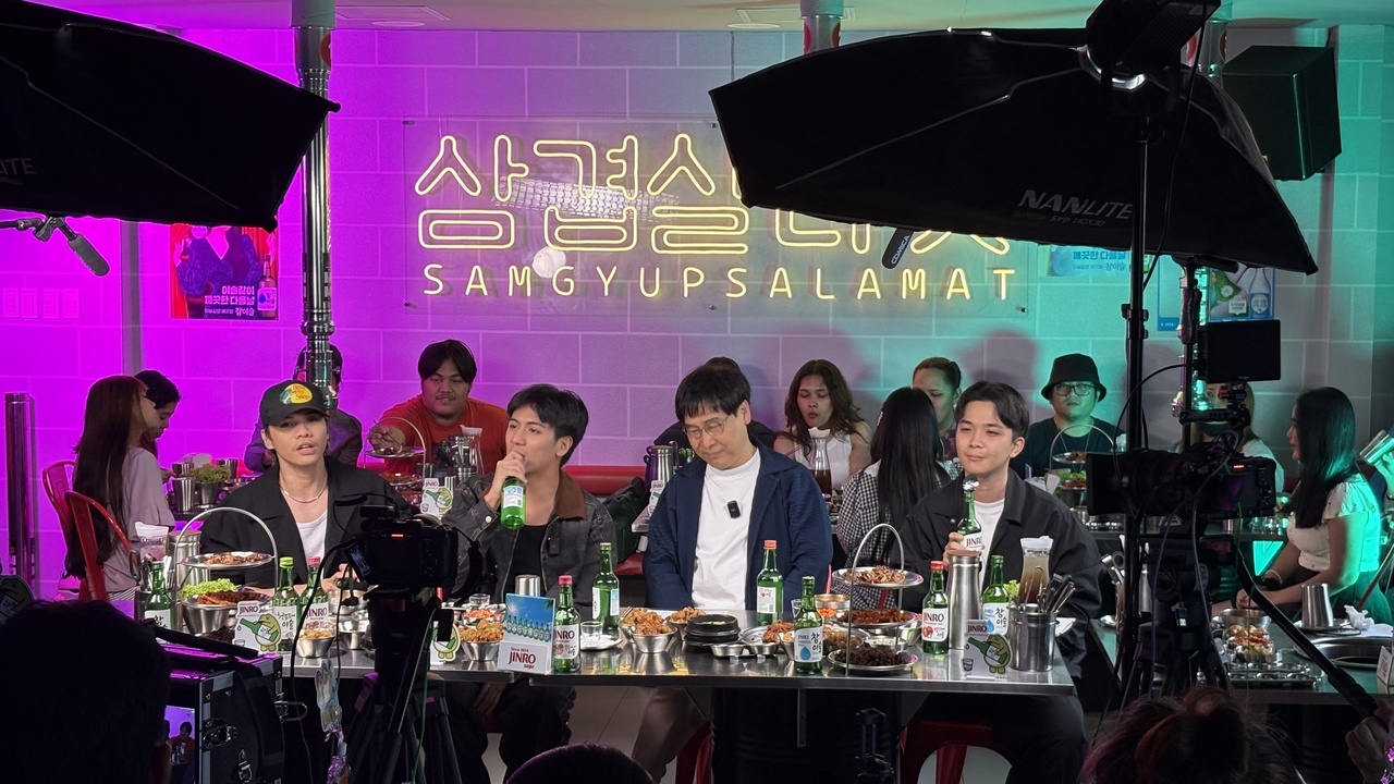 하이트진로는 지난 19일 토토사이트 드래곤 먹튀 마닐라에서 현지형 콘텐츠 ‘진로라이브(Jinro Live)’를 처음으로 선보였다. 신현주 기자