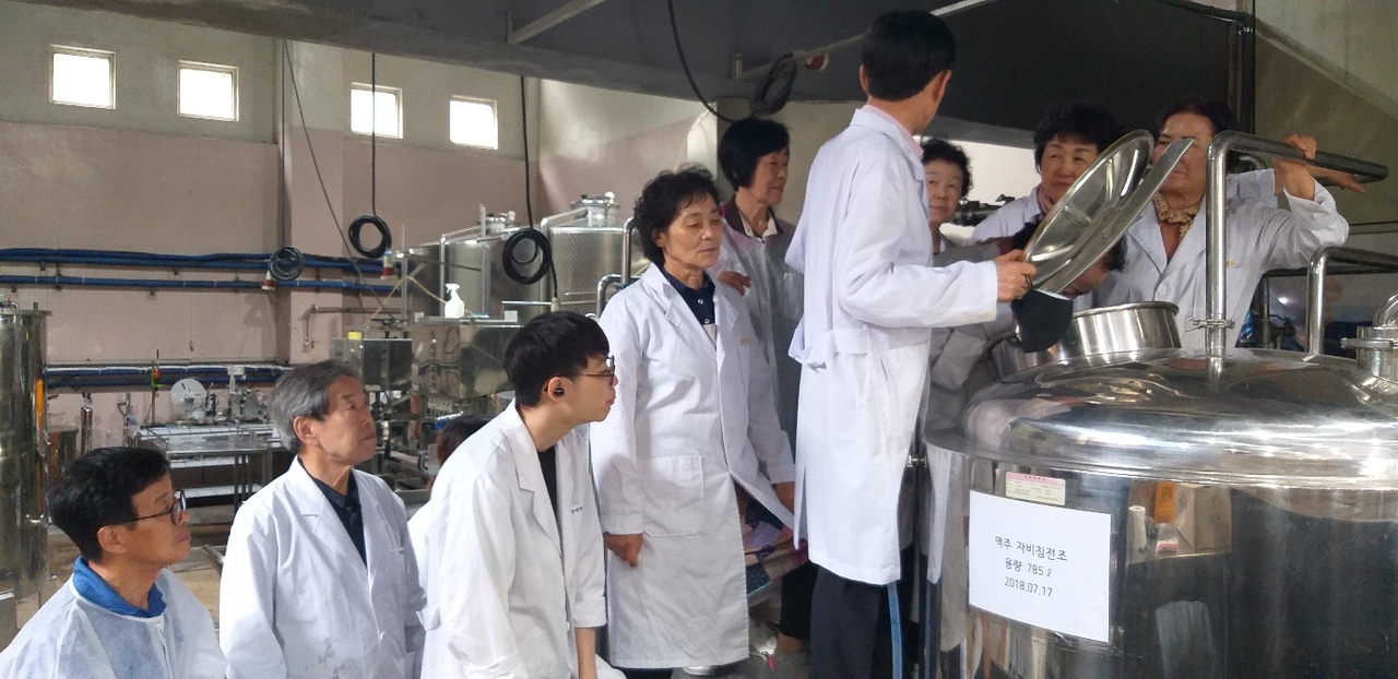 전통주 체험 실습장면.[대경대 제공]