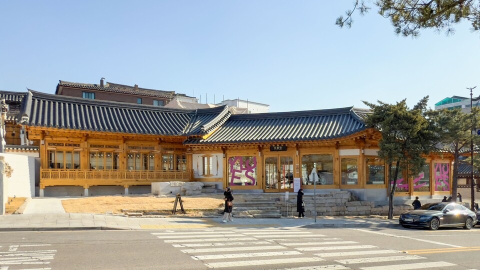 Yless flagship store in Bukchon (Yless)