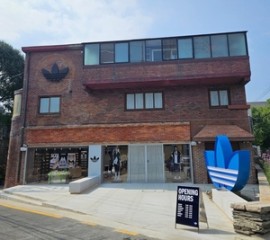 Bukchon emerges as new shopping hot spot in Seoul for global tourists