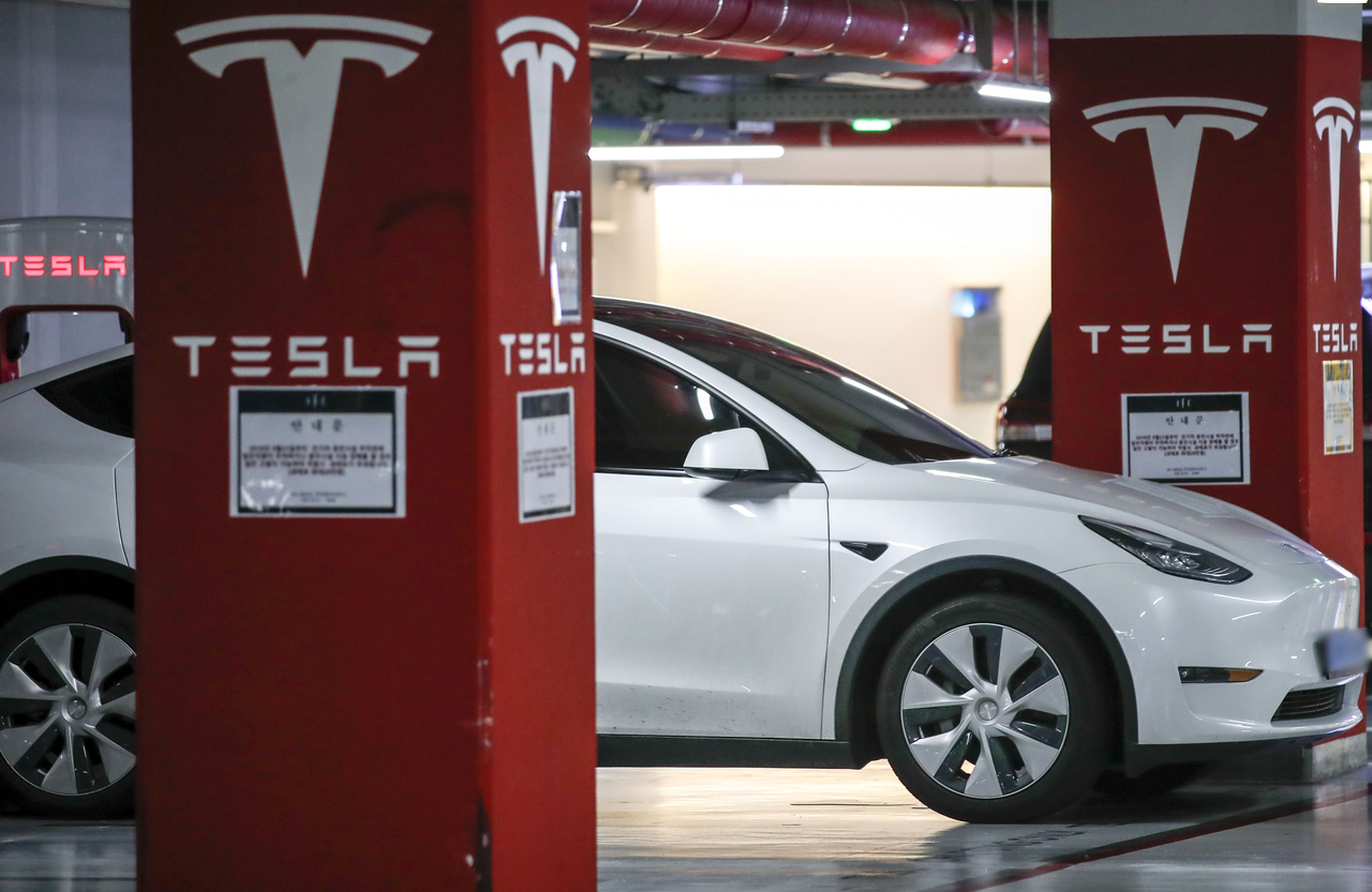 In this 2022 file photo, a Tesla vehicle is parked at a shopping mall in Seoul (Newsis)