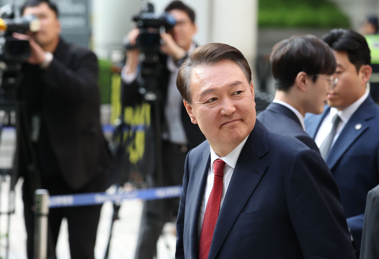 Ex-President Yoon Suk Yeol leaves the Seoul Central District Court on Monday, after attending the fifth hearing for his insurrection and power abuse charges. (Yonhap)