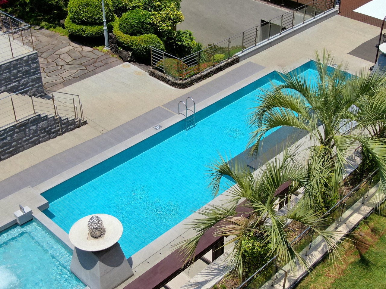 The Patio Pool (Maison Glad Jeju)