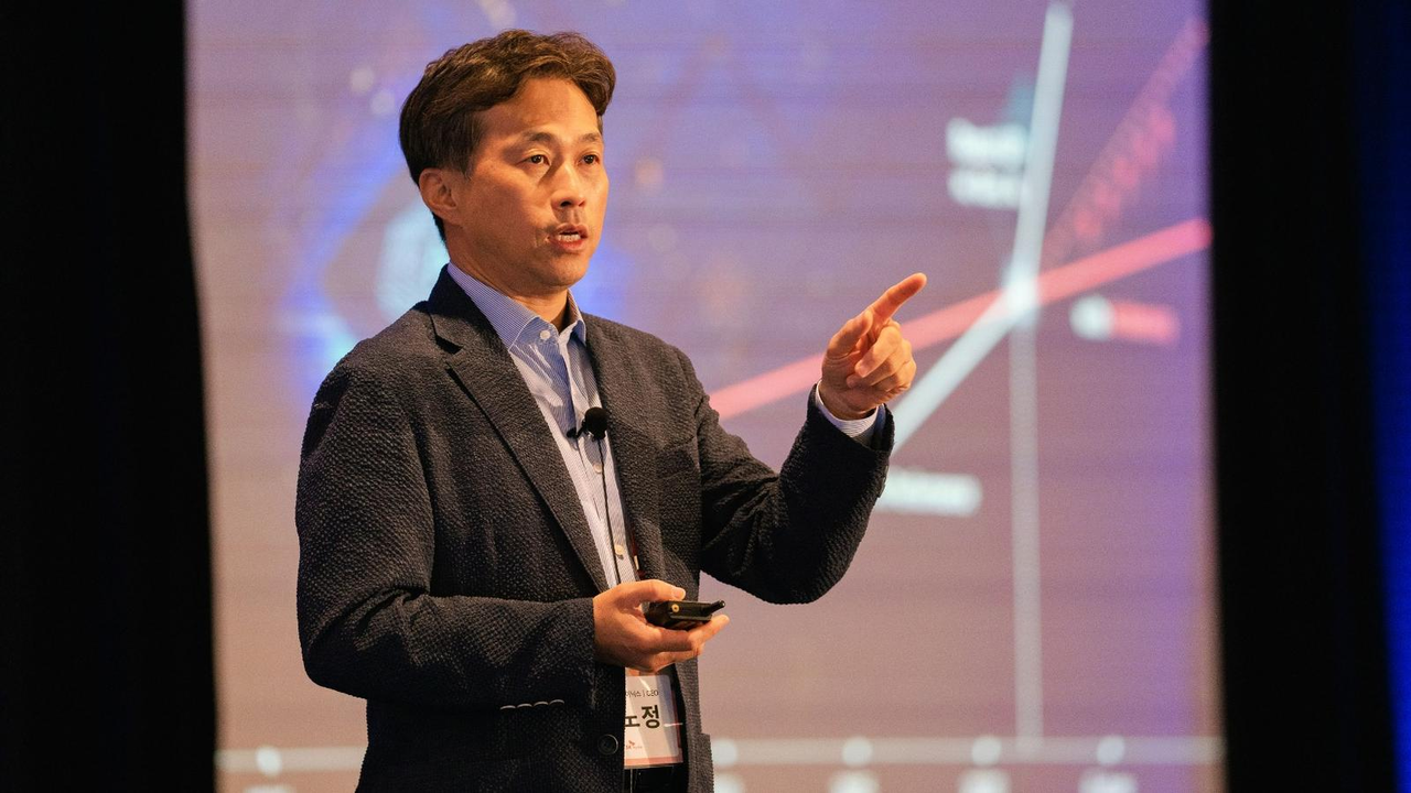 SK hynix heads to Silicon Valley to recruit AI talent - THE INVESTOR