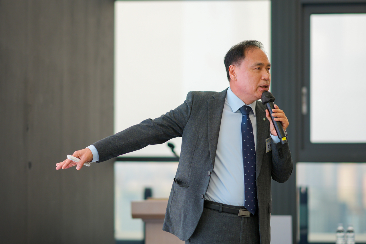 Cho Bong-hyun, executive vice president of IBK Insurance, speaks at the 7th Global Business Forum organized by The Korea Herald and Herald Business in Seoul on Wednesday. (The Korea Herald)