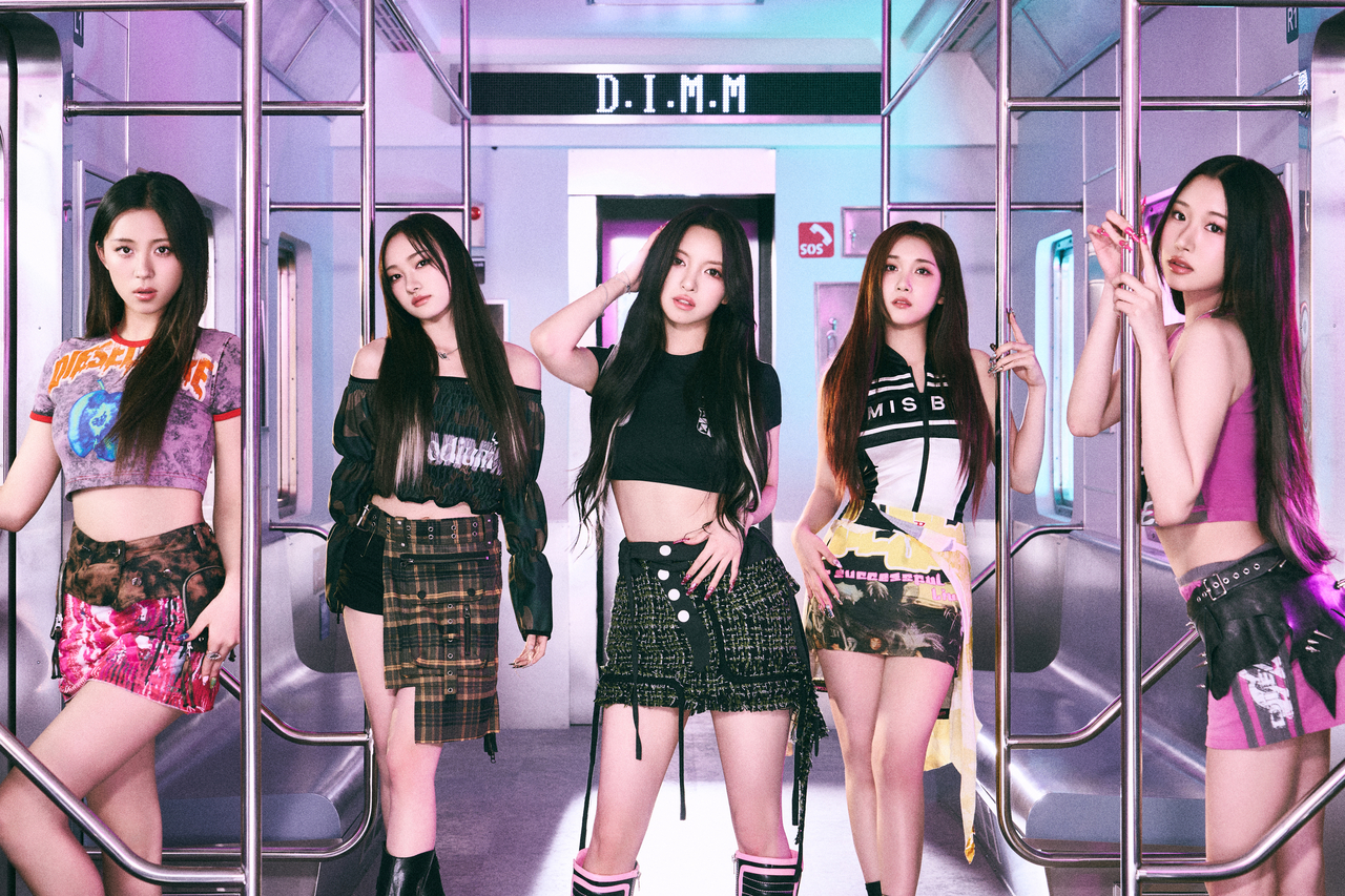 VVS, the new girl group from American K-pop songwriter Paul Thompson's label MZMC (MZMC)