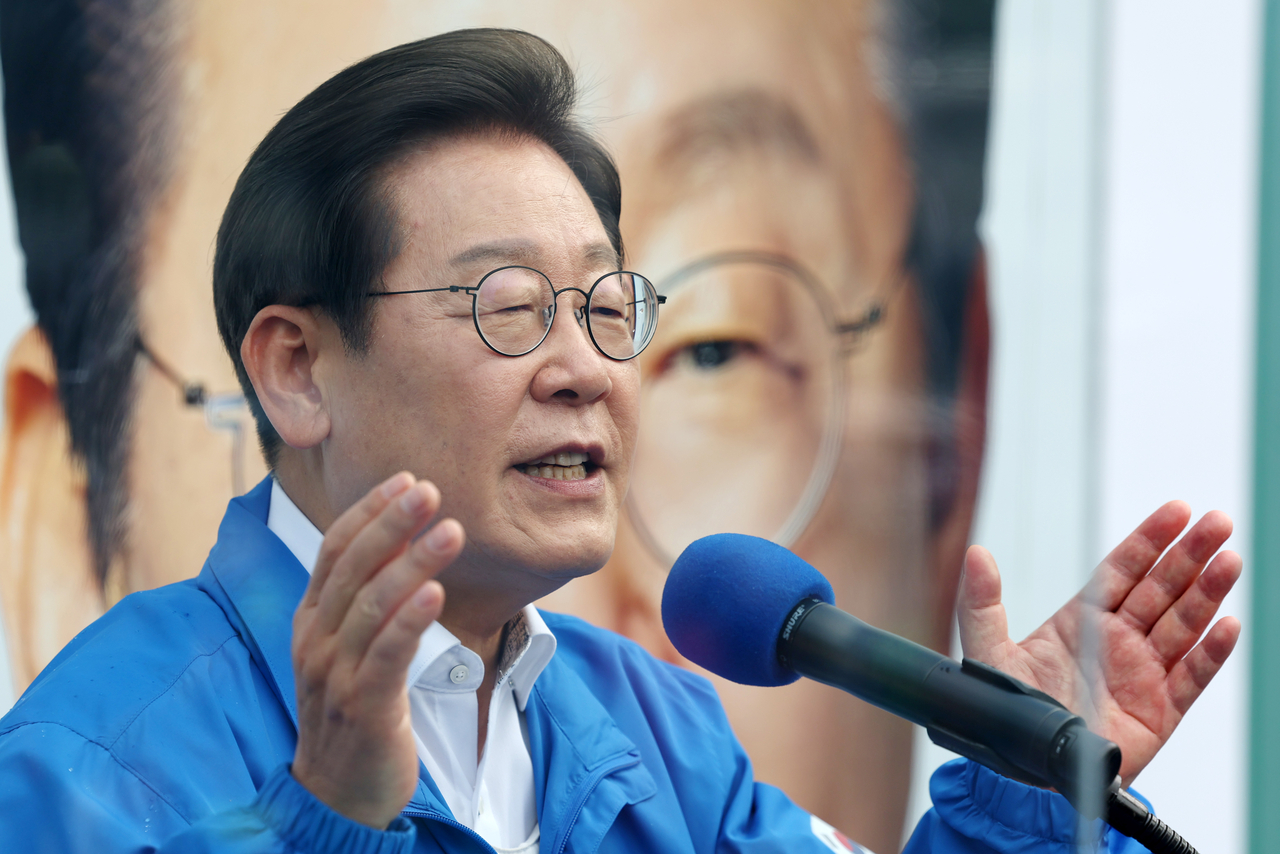 이재명 더불어민주당 대선 후보가 29일 서울 송파구 잠실종합운동장 광장에서 열린 강동구·송파구 집중 유세에서 지지를 호소하고 있다. [연합]