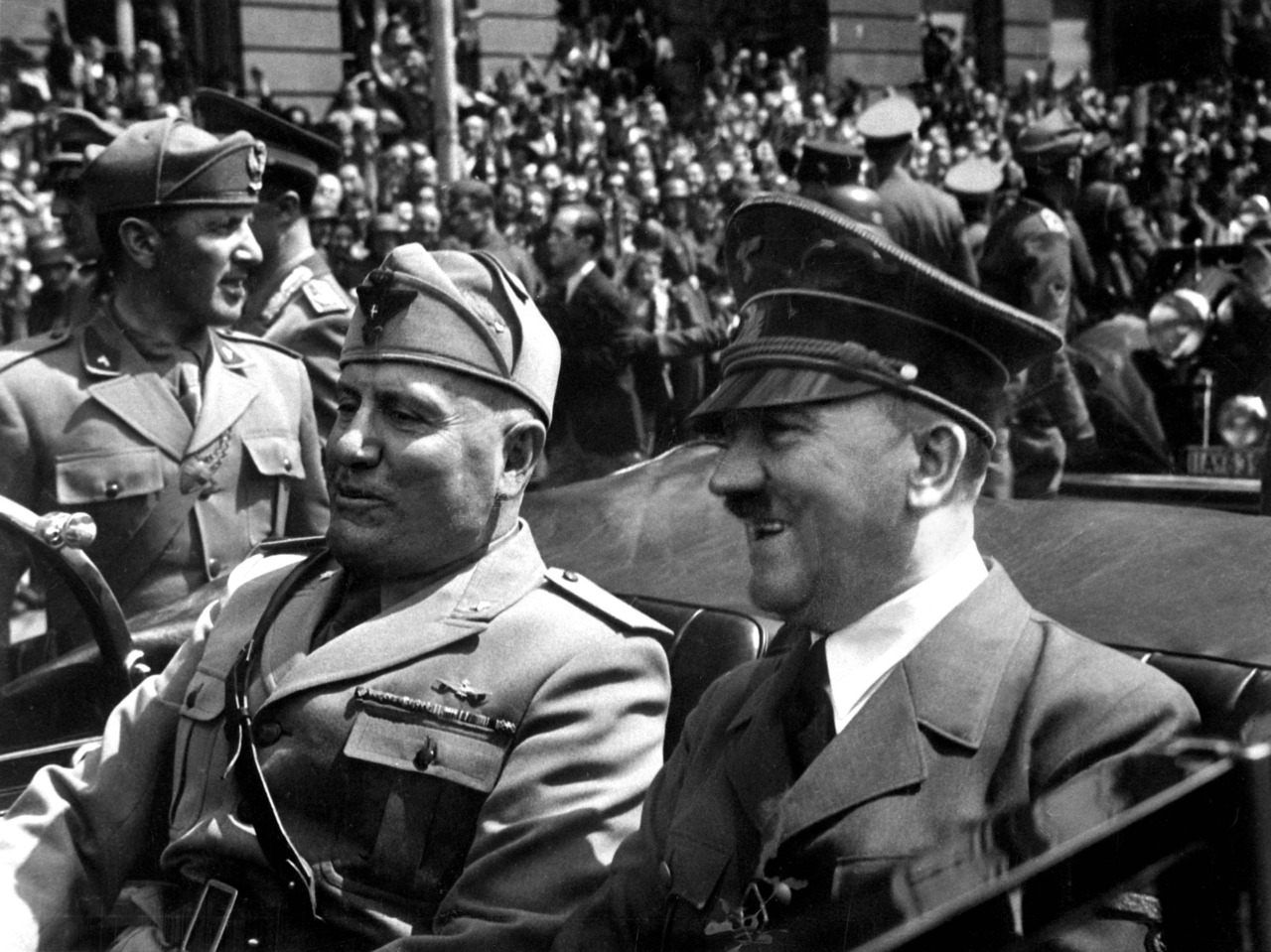 아돌프 히틀러와 베니토 무솔리니 [Eva Braun]