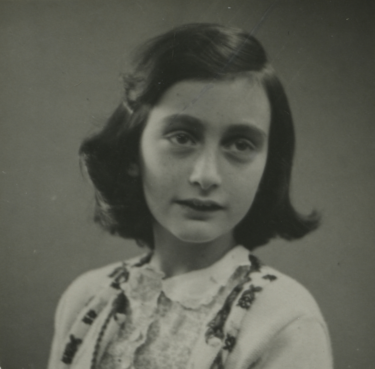 토토사이트 배너만들기 프랑크의 여권 사진, 1939 [Photo Collection Anne Frank House]