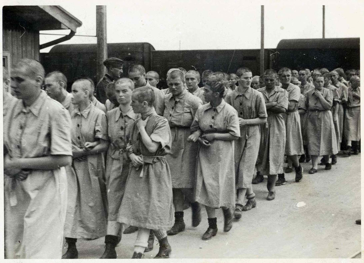 아우슈비츠(II)에 있는 여성들, 1944