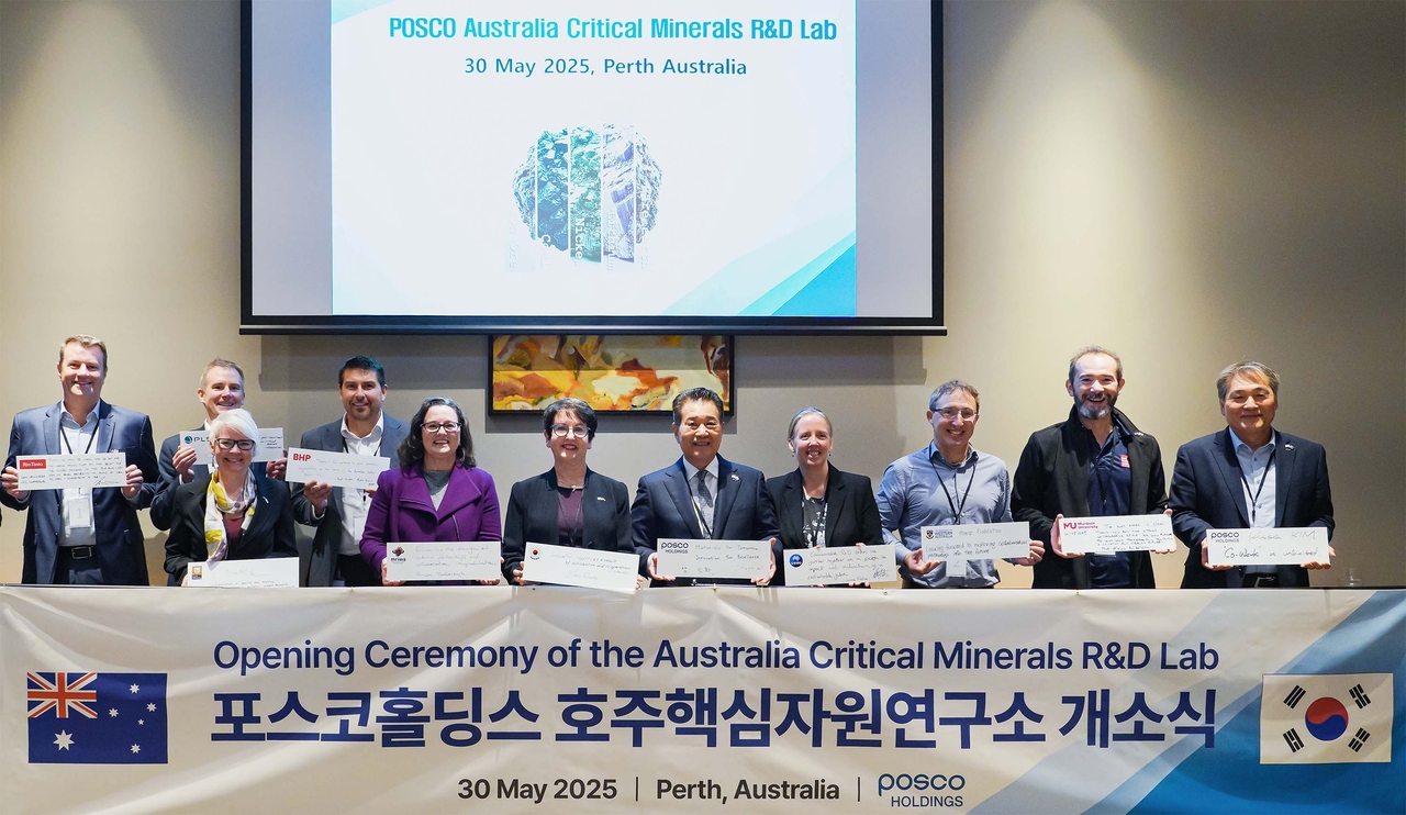 Posco Holdings Chair Chang In-hwa (fifth from right), along with key officials from Australian resource companies and research institutions, poses for a photo during the opening ceremony in Perth, Australia, Friday. (Posco Holdings)