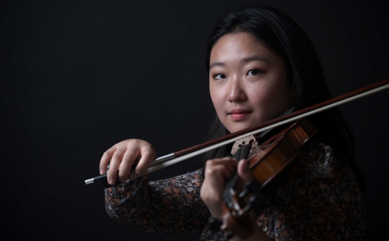 South Korean violinist Park Sueye poses for photos during an interview with The Korea Herald on May 18, 2023, in Seoul. (Lee Sang-sub/The Korea Herald)