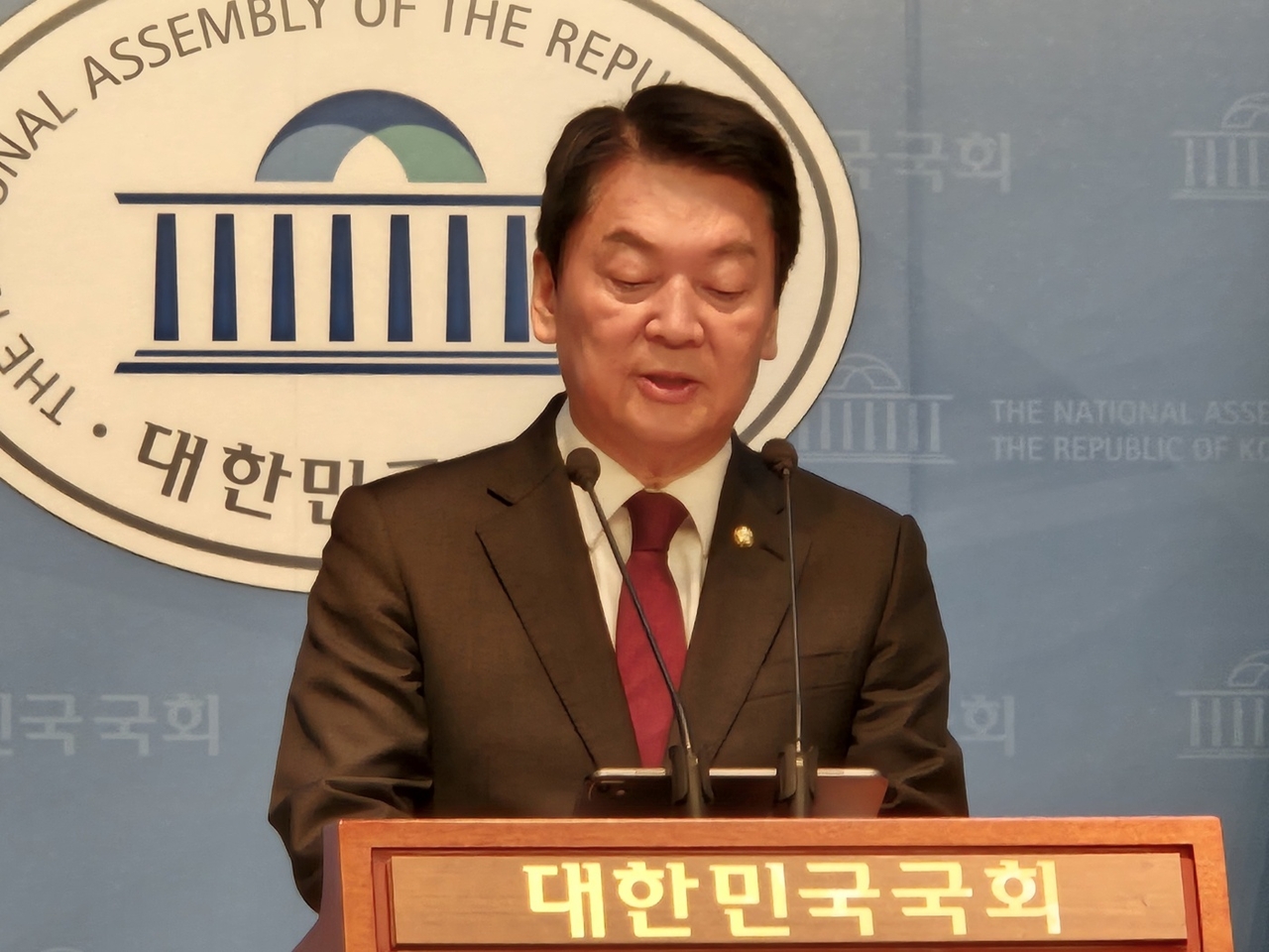 안철수 국민의힘 공동선대위원장은 1일 국회에서 현안 관련 기자회견을 열고 김문수 국민의힘 대선후보에 대한 지지를 호소했다. [사진=안철수 의원실 제공]