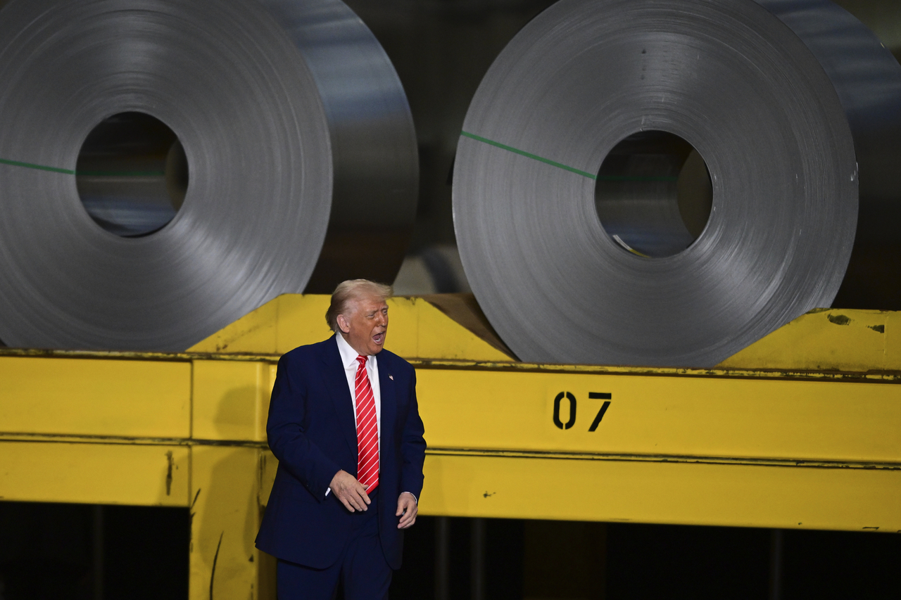 President Donald Trump arrives to speak at the US Steel Mon Valley Works-Irvin Plant, in West Mifflin, Pennsylvania, Friday.   AP-Yonhap