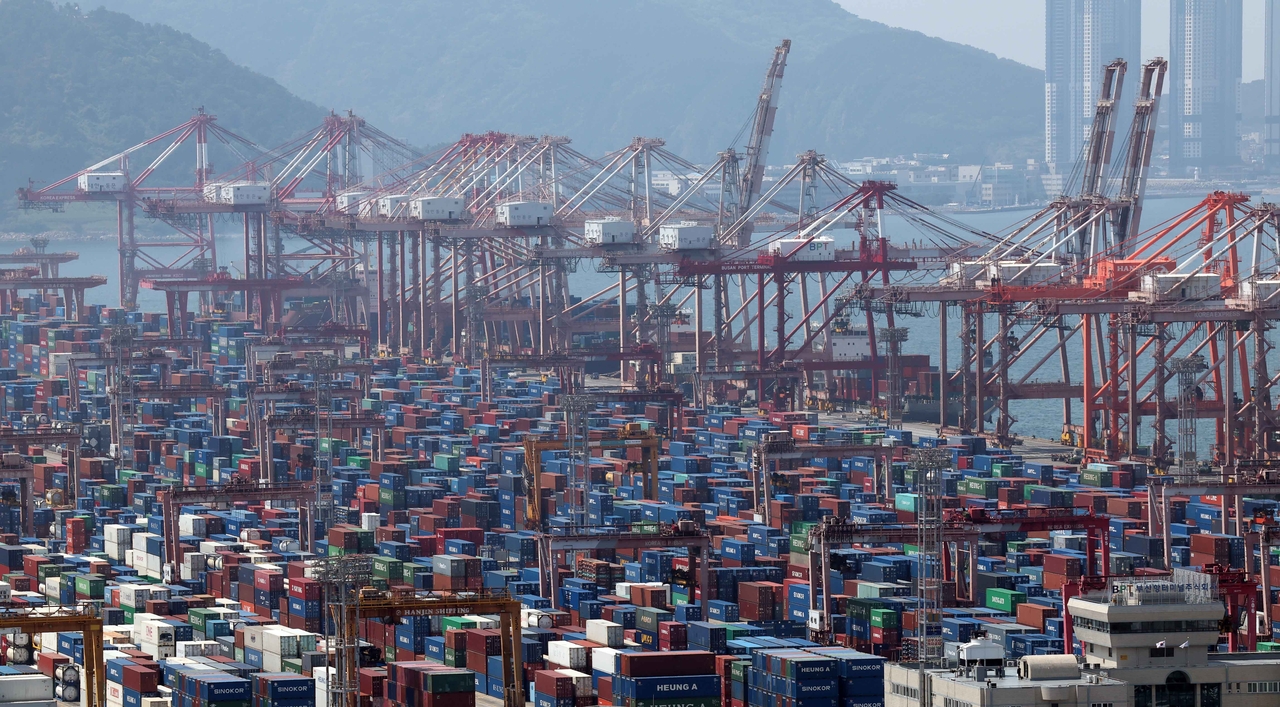 This photo shows stacks of shipping containers at a port in Busan, about 320 kilometers southeast of Seoul, on May 12. (Newsis)