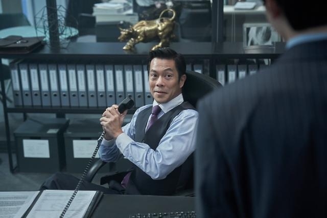 Byron Mann as Gordon in "Big Deal" (Showbox)