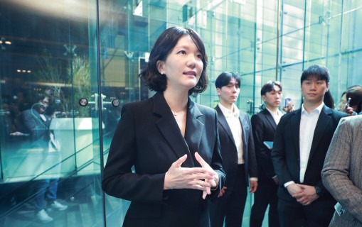 Naver, Webtoon CEOs head to Silicon Valley to meet Netflix executives