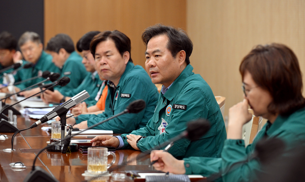 김학홍 경북도 행정부골드문 토토사이트 추천가 2일 오전 확대간부회의를 주재하고 있다.[경북도 제공]