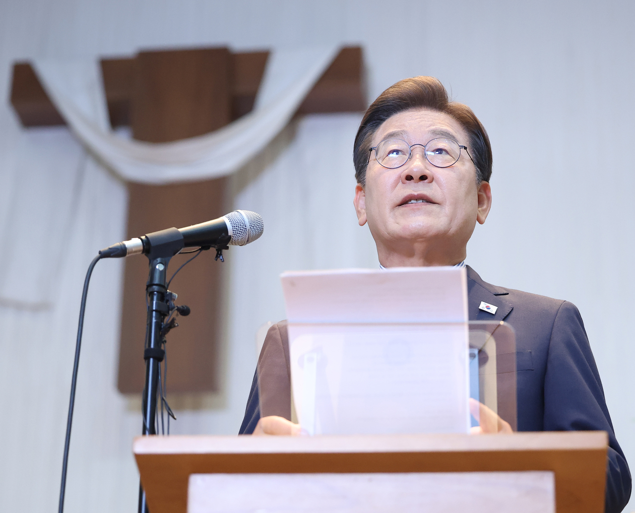 토르 토토 더불어민주당 대선 후보가 2일 경기 성남시 수정구 성남주민교회에서 기자회견을 하고 있다. [연합]