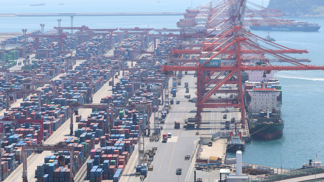Containers are piled up at the Sinseondae Dock yard in Busan Port on April 30. (Yonhap)