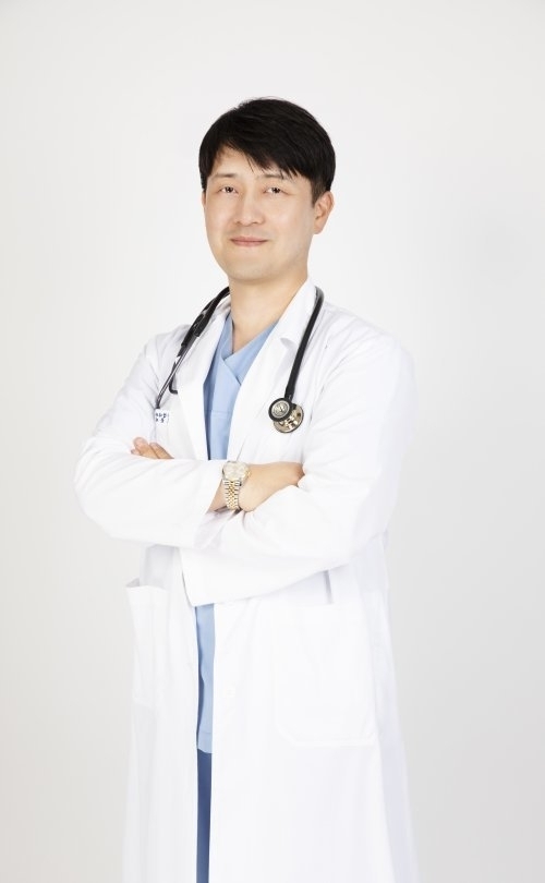 성명준내과 성명준 원장은 “직장인 혈액투석은 가상 스포츠토토가 삶의 방식 그 자체인데 자신의 삶을 지켜내기 위한 전략적 선택이라는 점을 상기해야 한다”고 조언한다.