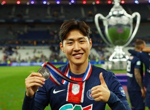 프랑스 유력 매체 “PSG, 이강인 영입 제안 열려 있다…헐값엔 안 팔아”