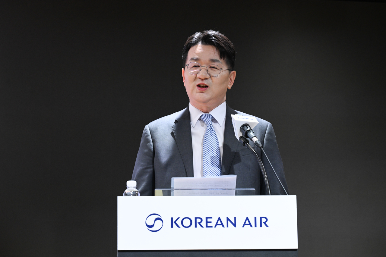 Walter Cho, chair and CEO of Hanjin Group and Korean Air, attends a press conference at Korean Air headquarters in Incheon on March 11. (Joint Press Corps)