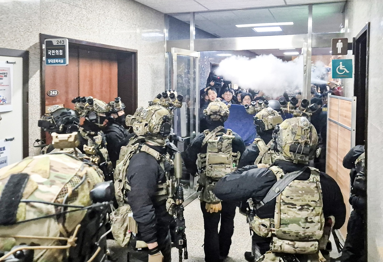 Following President Yoon Suk Yeol’s martial law declaration, military forces advance into the National Assembly in Seoul during the early hours of Dec. 4 during a standoff with lawmakers. (Yonhap)