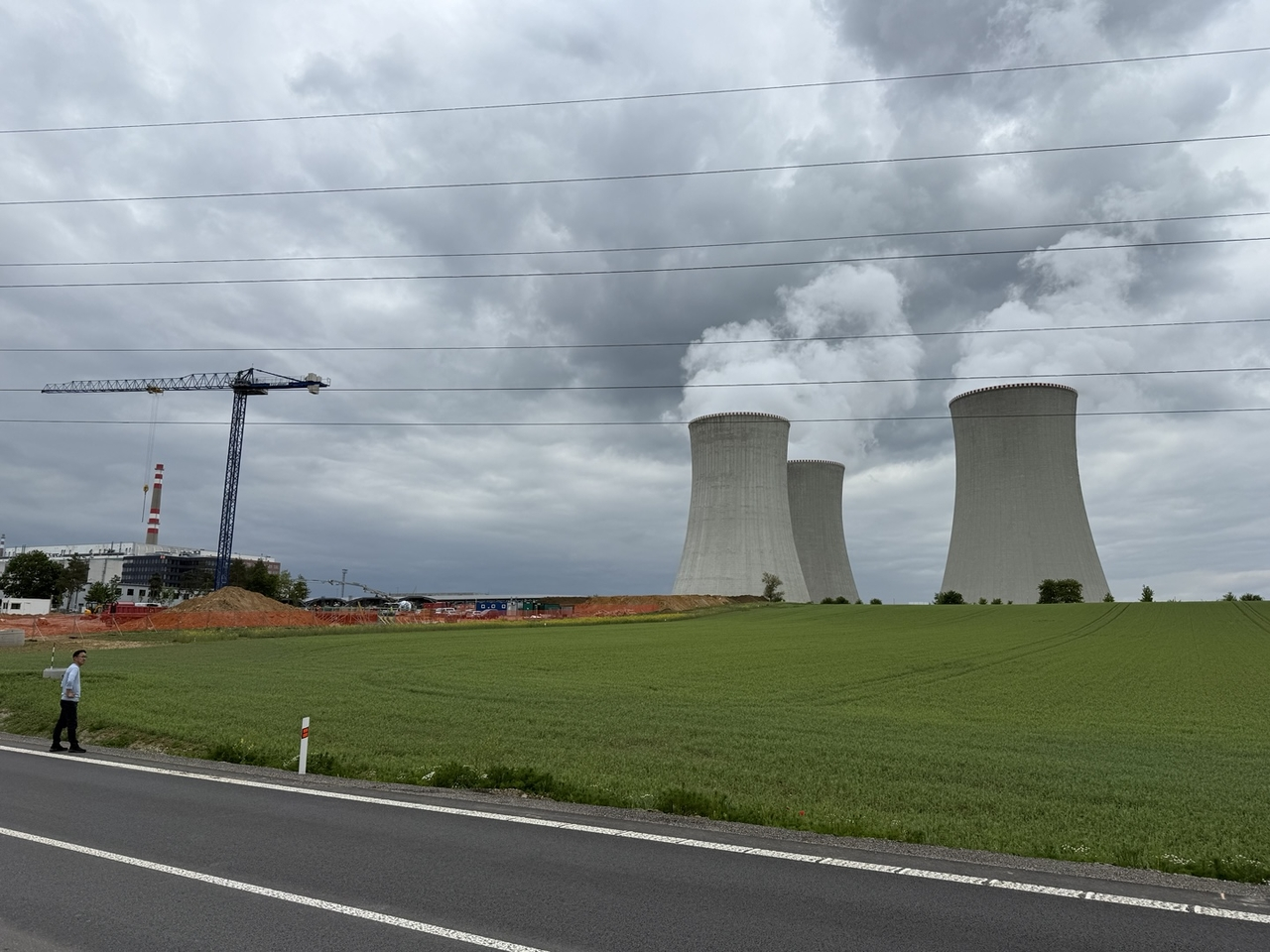 Cooling towers emissions are released at the Dukovany nuclear power plant site in the Czech Republic, where Korea Hydro & Nuclear Power is set to build two new reactors in an $18 billion deal. (Jo He-rim/The Korea Herald)