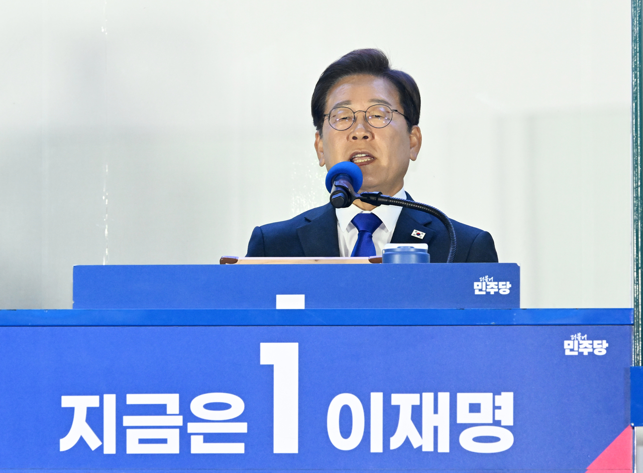 President Lee Jae-myung Begins Term with Tribute at National Cemetery
