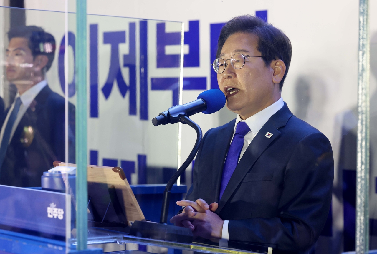 Lee Jae-myung, the presidential candidate of the liberal Democratic Party, speaks at an event near the National Assembly in Seoul on Wednesday, after he was certain to win the presidential election. (Yonhap)