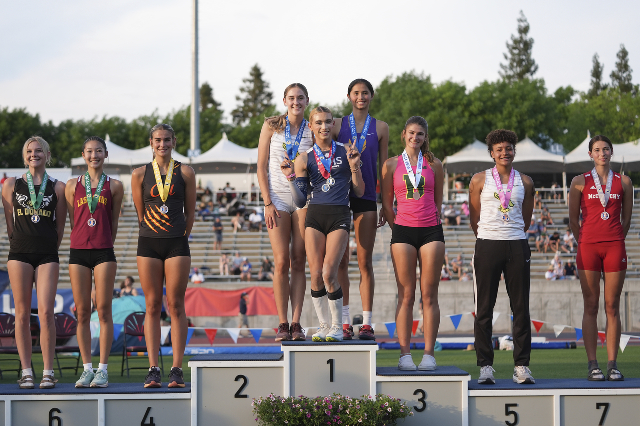 AB Hernandez (center) poses as she shares the first-place spot on the podium with Jillene Wetteland (fourth from left) and Lelani Laruelle (fourth from right) during a medal ceremony for the high jump at the California high school track and field championships in Clovis, California, Saturday.   AP-Yonhap