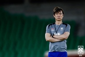 낮 기온 45도+손흥민 발 부상…‘35년만의 이라크 원정’ 홍명보호, 악조건에도 카림토토 본선행 특명