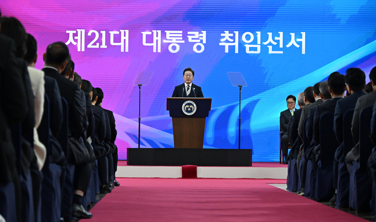 제21대 대한민국 대통령으로 웹툰사이트 토토사이트한 이재명대통령이 4일 오전 국회 로텐더홀에서 ‘국민께 드리는 말씀’을 전하고 있다. 국회사진기자단