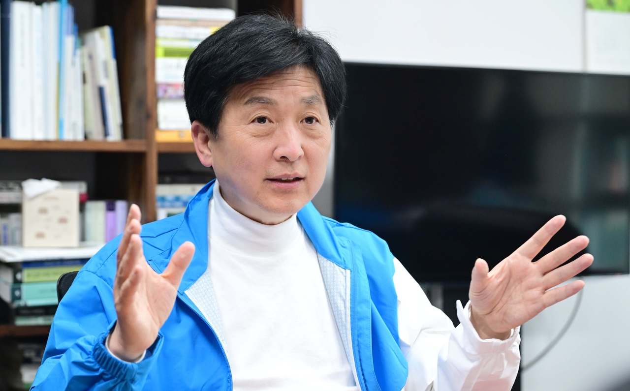 오기형 더불어민주당 의원이 13일 오후 서울 여의도 국회의원회관에서 프랑스 토토사이트경제와 인터뷰를 하고 있다. 이상섭 기자