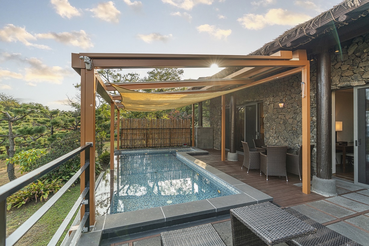 Pool villa at Lotte Hotel Jeju (Lotte Hotel Jeju)