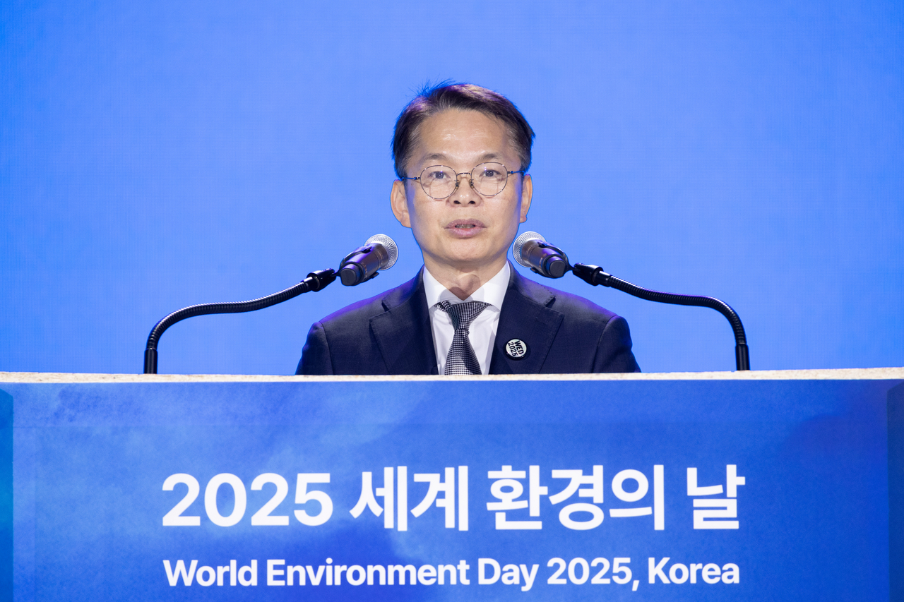 Environment Vice Minister Lee Byung-hwa delivers his congratulatory remarks during the 2025 World Environment Day event, held at ICC Jeju in Seogwipo, Jeju Island, Thursday. (Ministry of Environment)