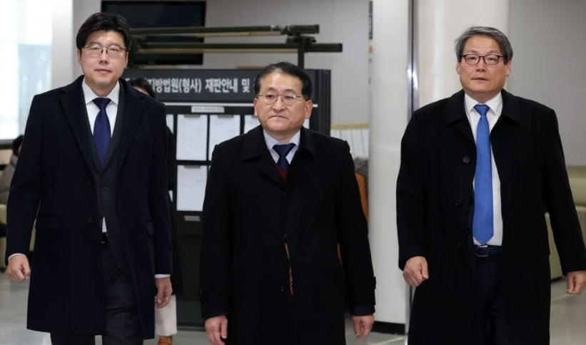 국혁신당 이규원(왼쪽부터) 대변인, 차규근 의원, 이광철 전 청와대 비서관[뉴시스]