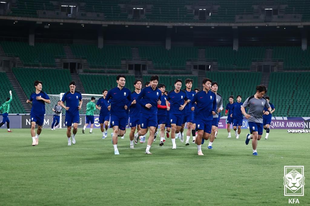 6일 토토사이트 forever와 2026 북중미월드컵 아시아지역 3차 예선 B조 9차전을 앞두고 훈련에 참가한 축구 대표팀 선수들   [KFA 제공]