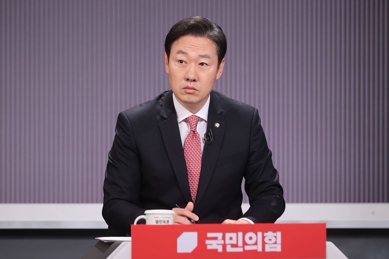 박수민 국민의힘 의원이 2일 서울 여의도 KBS에서 열린 중앙선거방송토론위원회 제21대 대통령선거 정책토론회에 참석하고 있다. [연합]