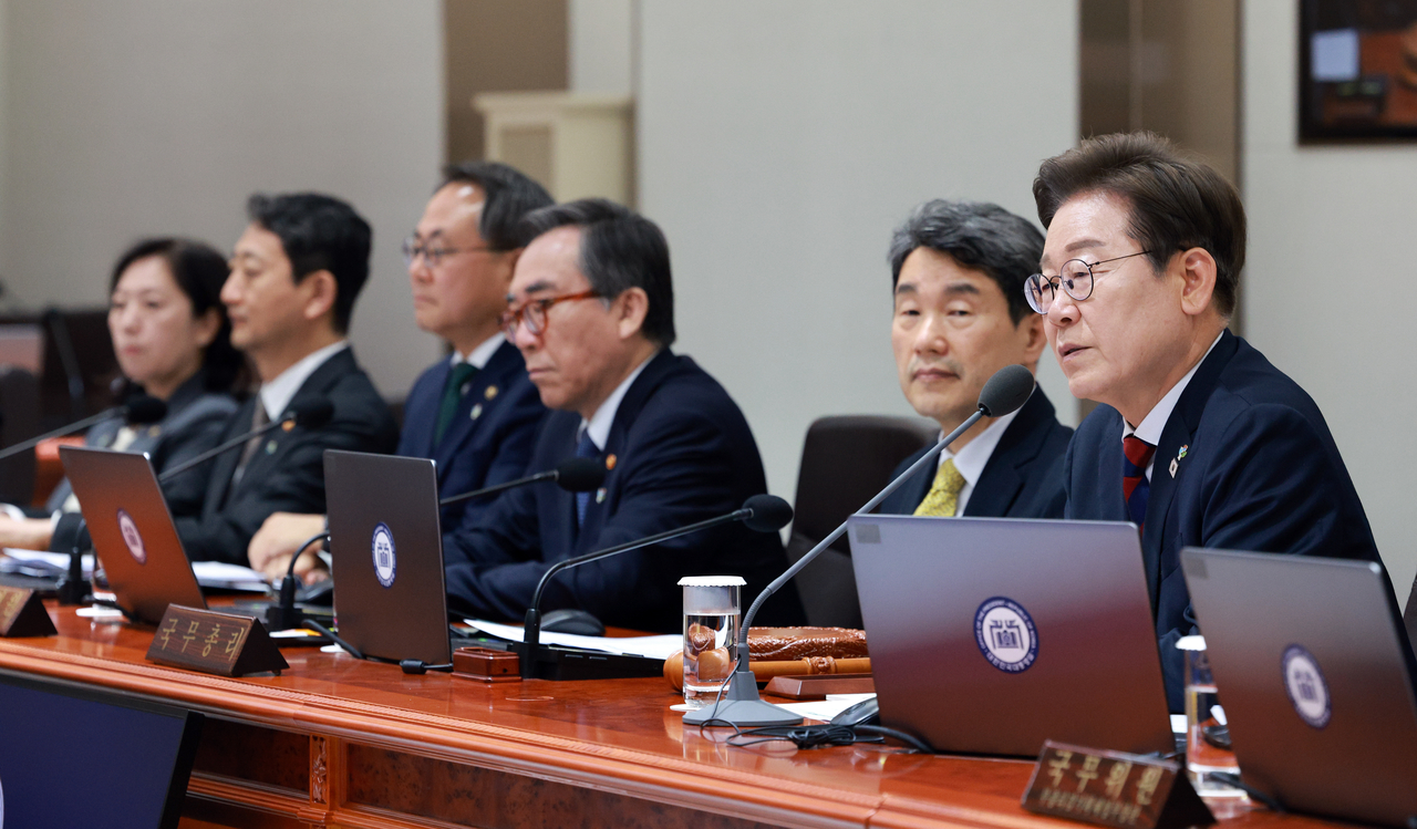 실시간 해와 토토사이트(맨 오른쪽) 대통령이 5일 서울 용산 대통령실 청사에서 열린 국무회의에서 발언하고 있다.   [연합]
